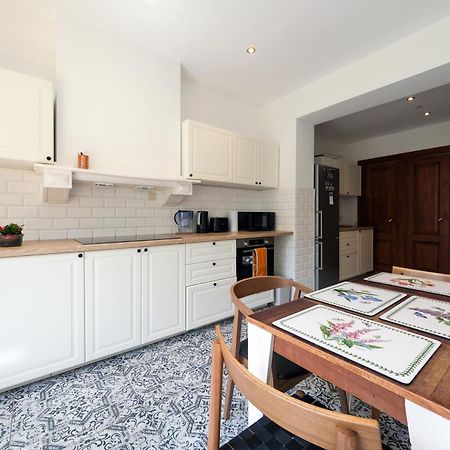 Your Homestay In A Bibliophile Mansion Antwerpen Eksteriør bilde